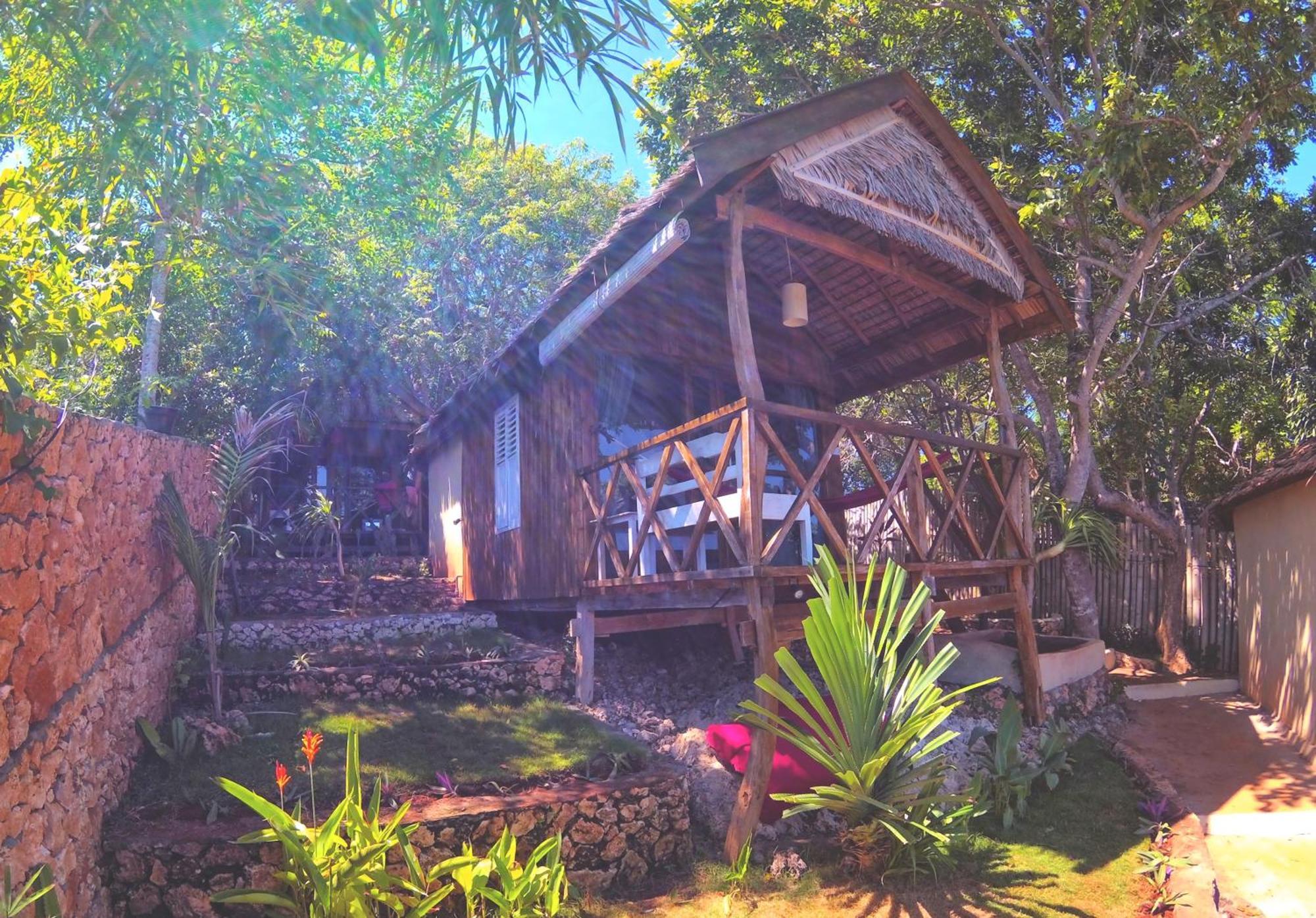 Cosmos Bungalows Bira Esterno foto