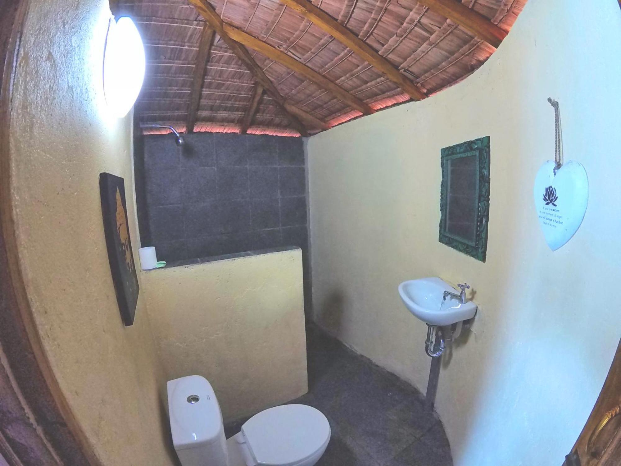 Cosmos Bungalows Bira Esterno foto