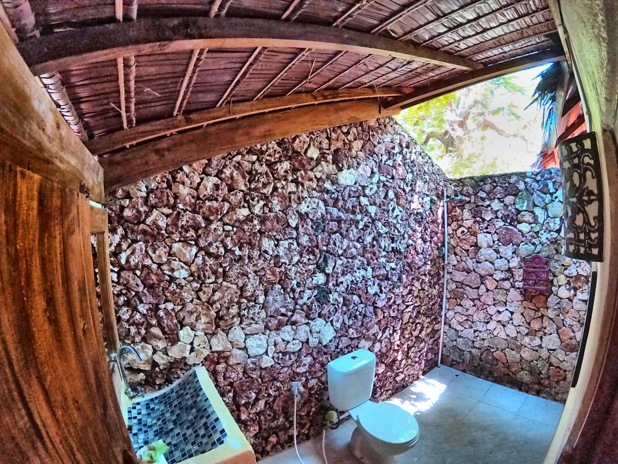 Cosmos Bungalows Bira Esterno foto