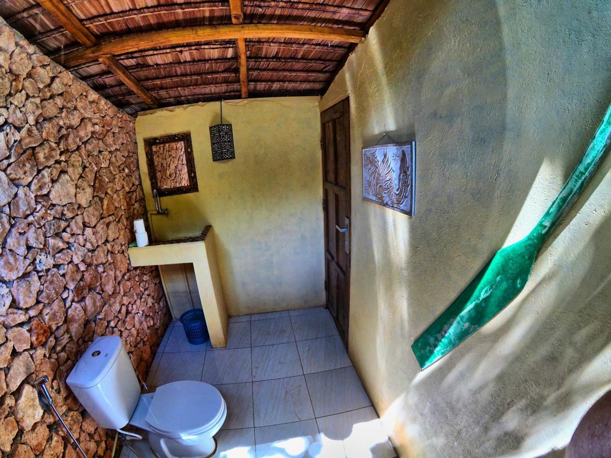 Cosmos Bungalows Bira Esterno foto