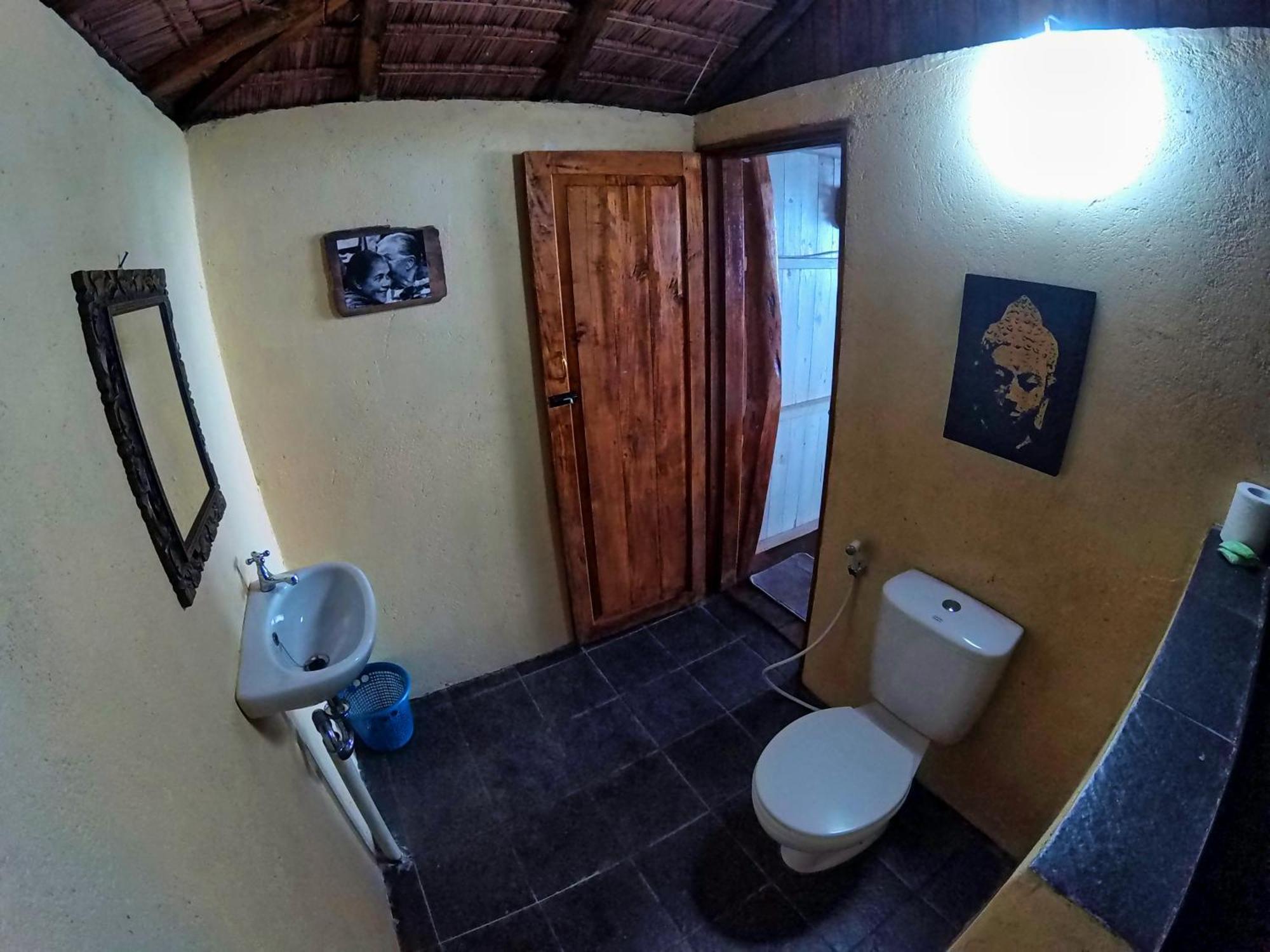 Cosmos Bungalows Bira Esterno foto