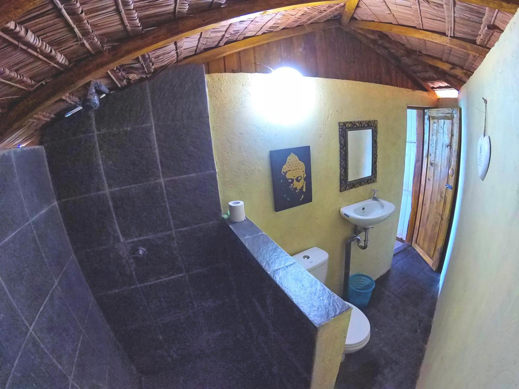Cosmos Bungalows Bira Esterno foto