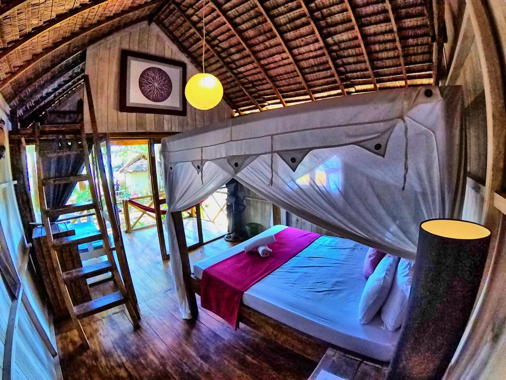 Cosmos Bungalows Bira Esterno foto