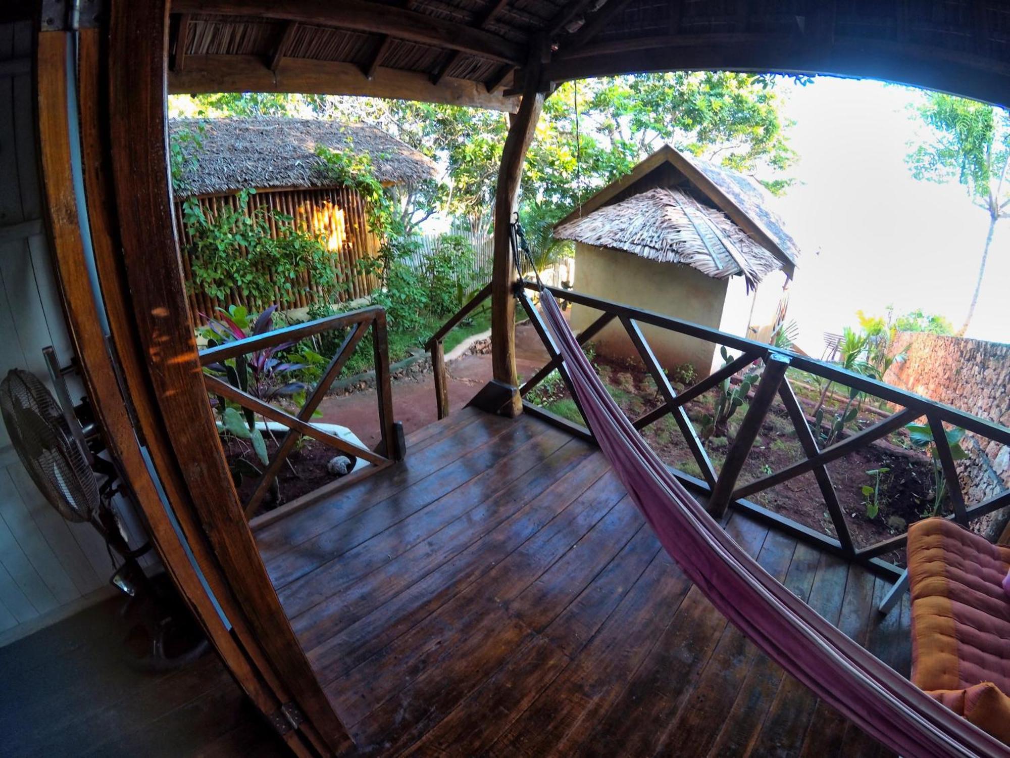 Cosmos Bungalows Bira Esterno foto
